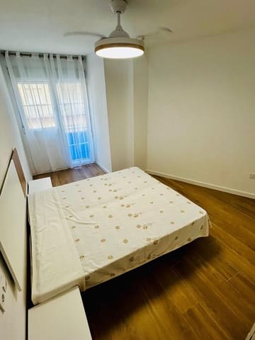 1 slaapkamer Appartement te huur in Torrevieja met zwembad - € 750 (Ref: 8879483)