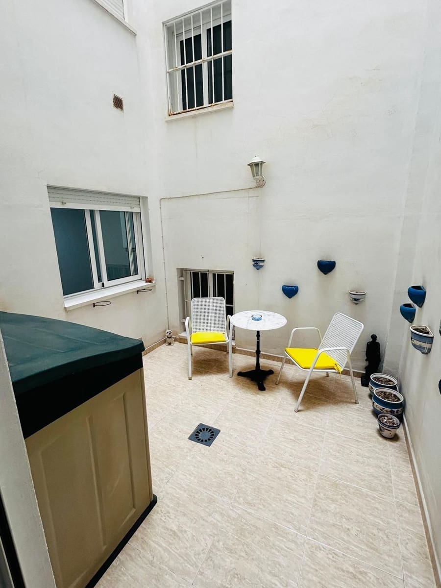 1 slaapkamer Appartement te huur in Torrevieja met zwembad - € 750 (Ref: 8879483)