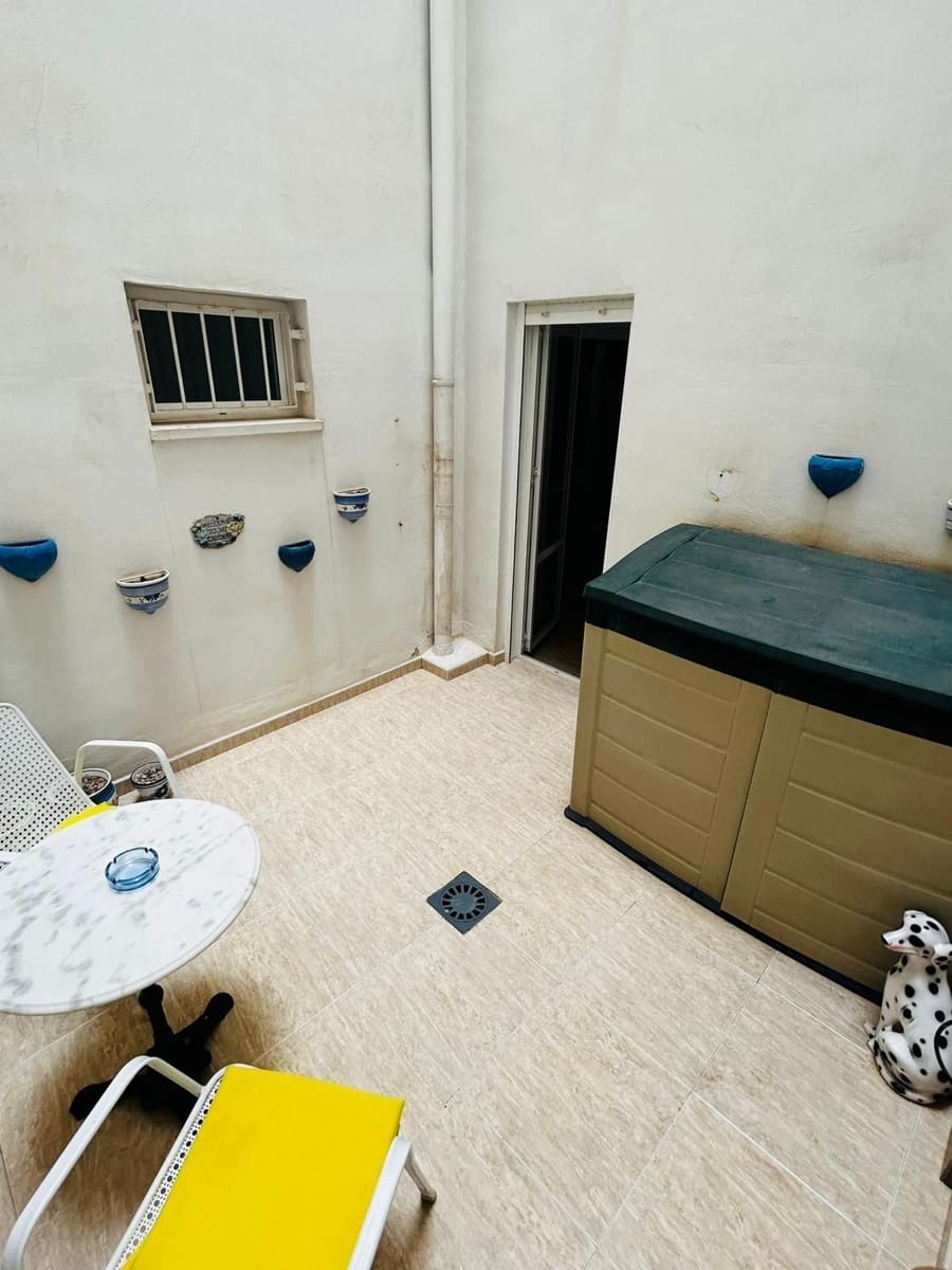 1 slaapkamer Appartement te huur in Torrevieja met zwembad - € 750 (Ref: 8879483)
