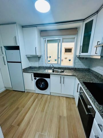 1 slaapkamer Appartement te huur in Torrevieja met zwembad - € 750 (Ref: 8879483)