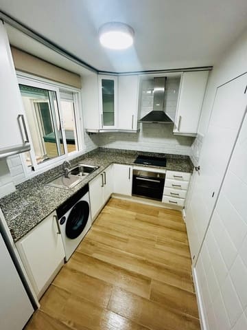 1 slaapkamer Appartement te huur in Torrevieja met zwembad - € 750 (Ref: 8879483)