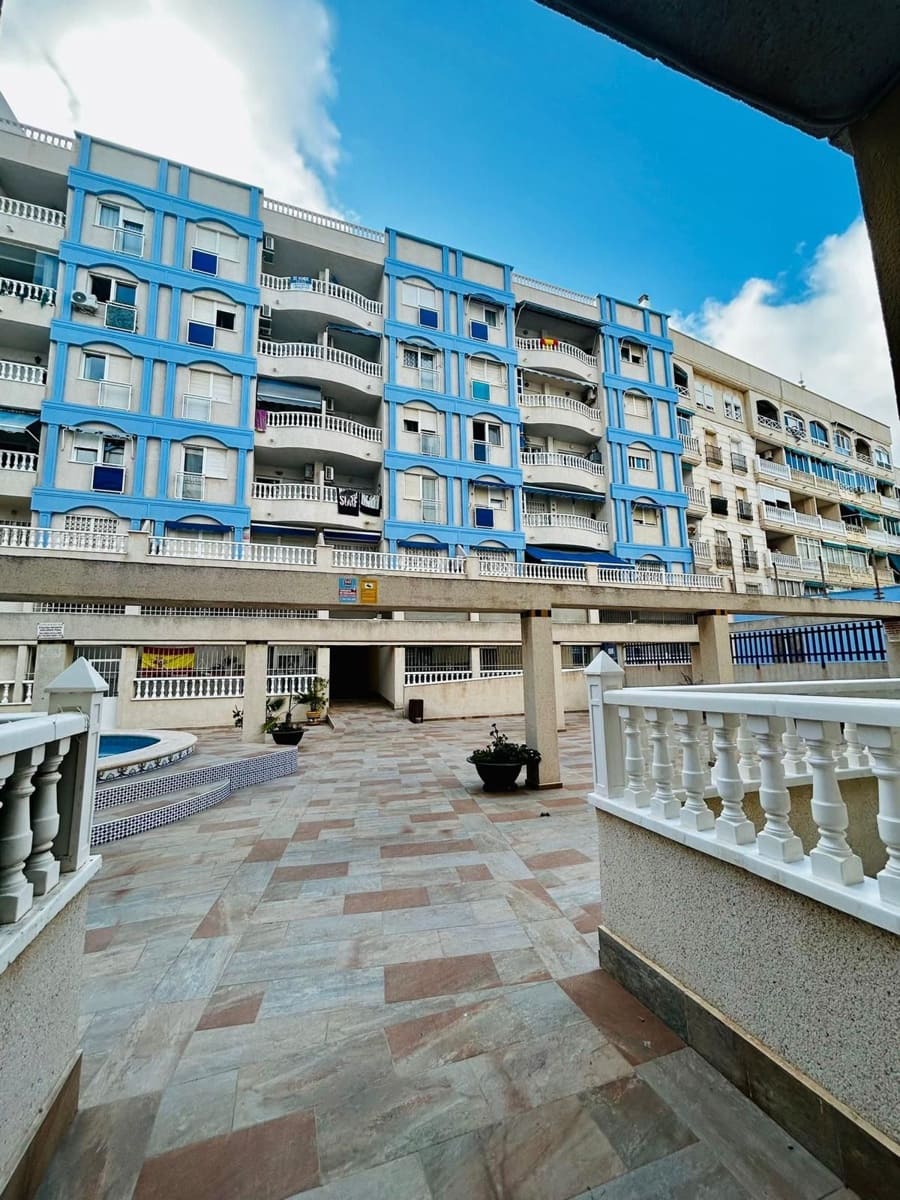 1 slaapkamer Appartement te huur in Torrevieja met zwembad - € 750 (Ref: 8879483)