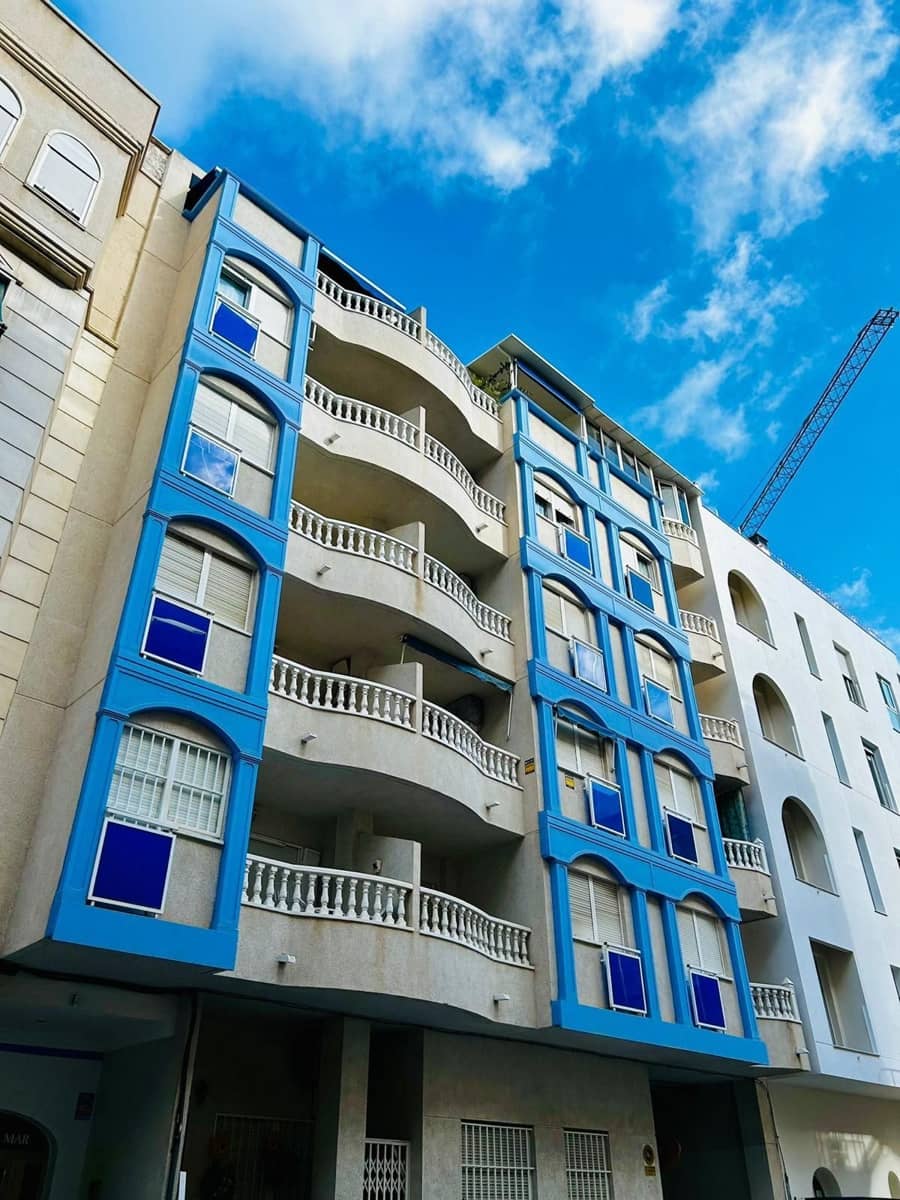 1 slaapkamer Appartement te huur in Torrevieja met zwembad - € 750 (Ref: 8879483)