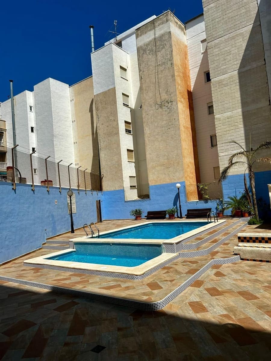 1 slaapkamer Appartement te huur in Torrevieja met zwembad - € 750 (Ref: 8879483)