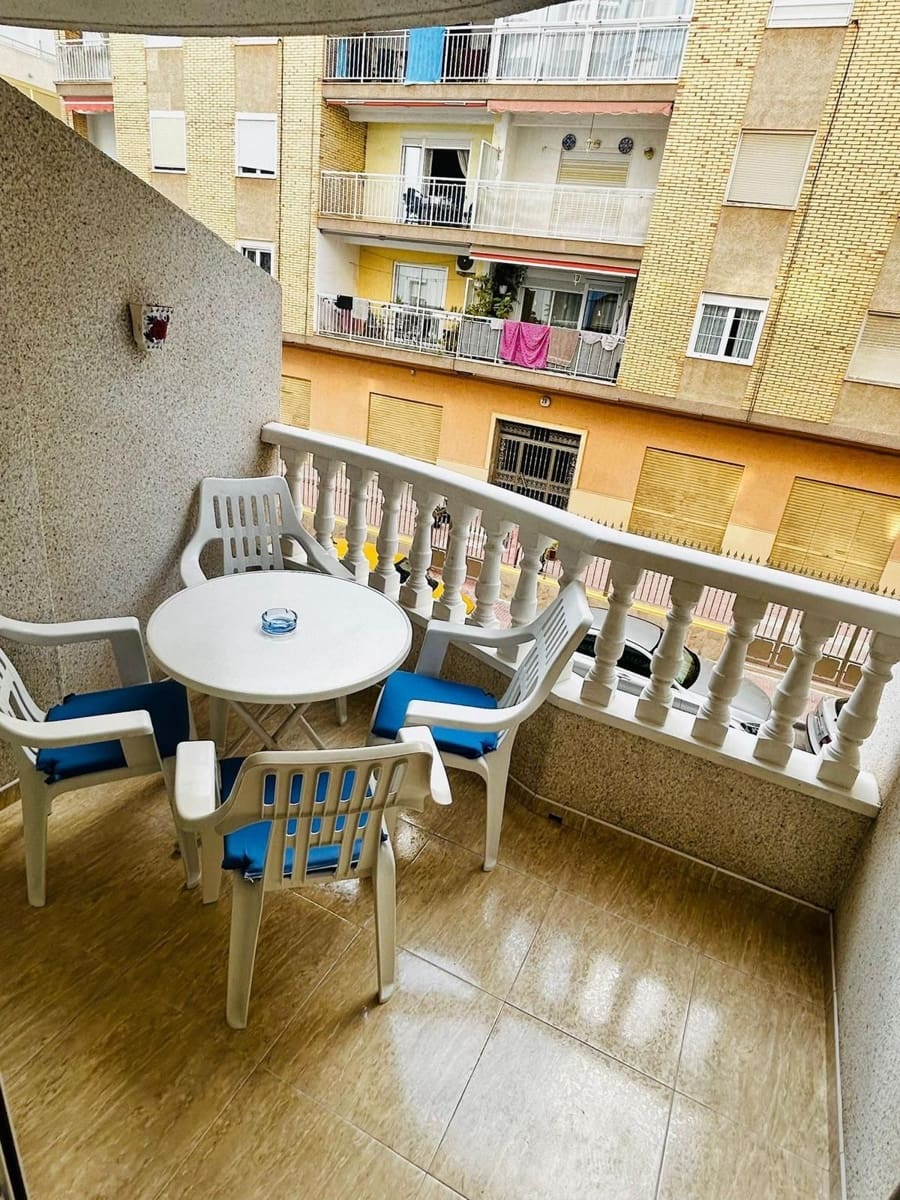 1 slaapkamer Appartement te huur in Torrevieja met zwembad - € 750 (Ref: 8879483)