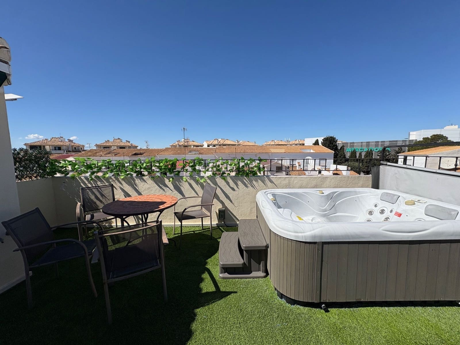 2 bedroom Semi-detached Villa for rent in Orihuela Costa - € 1,200 (Ref: 8892699)