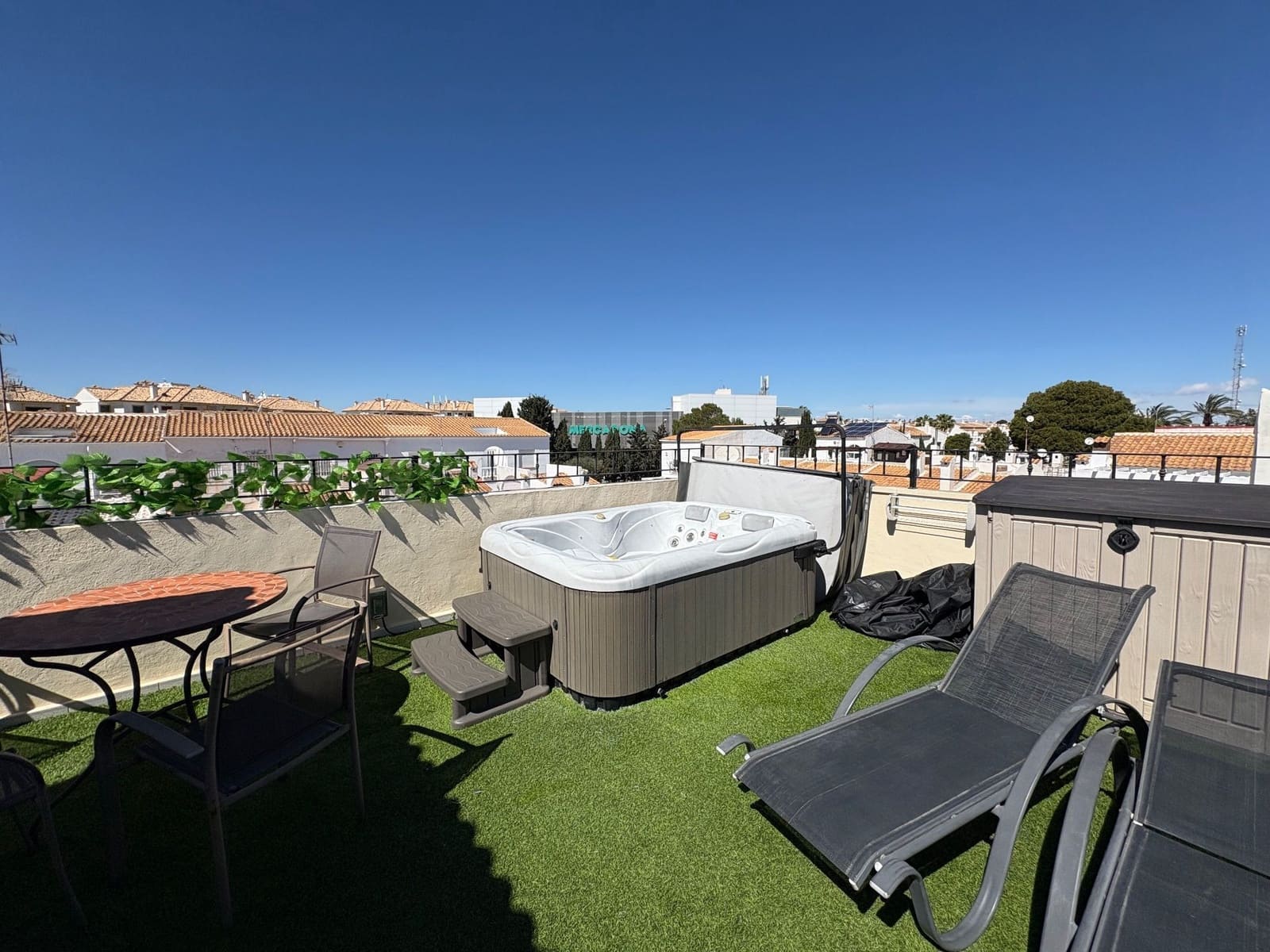 2 bedroom Semi-detached Villa for rent in Orihuela Costa - € 1,200 (Ref: 8892699)