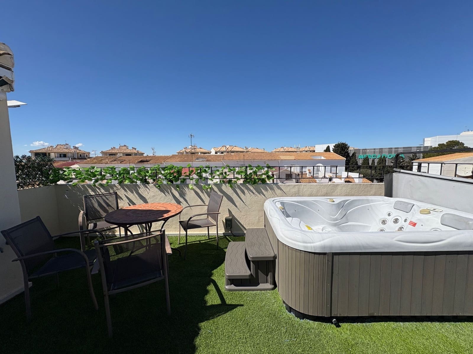 2 bedroom Semi-detached Villa for rent in Orihuela Costa - € 1,200 (Ref: 8892699)
