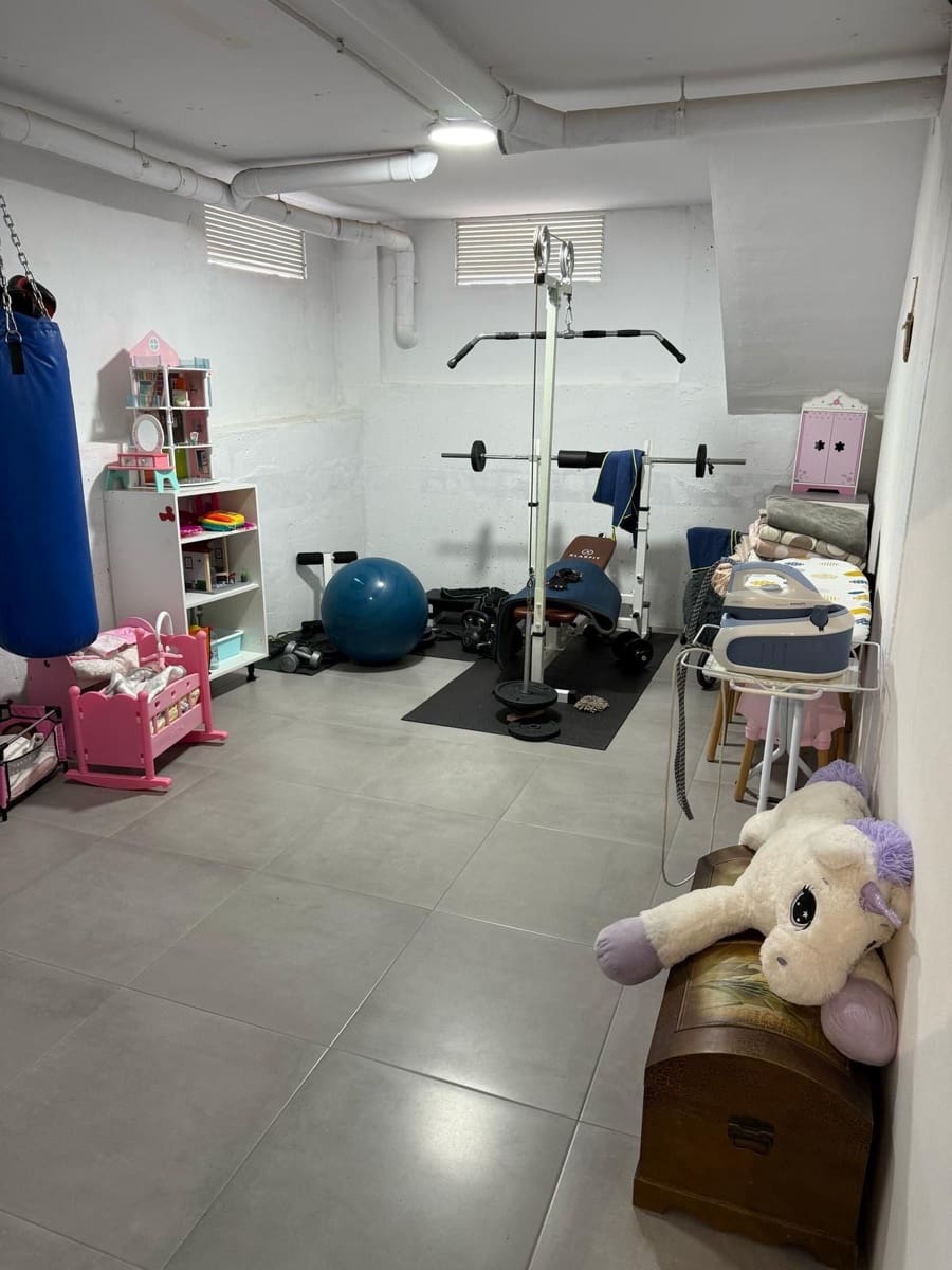 3 bedroom Villa for sale in Guardamar del Segura with garage - € 299,000 (Ref: 8894413)