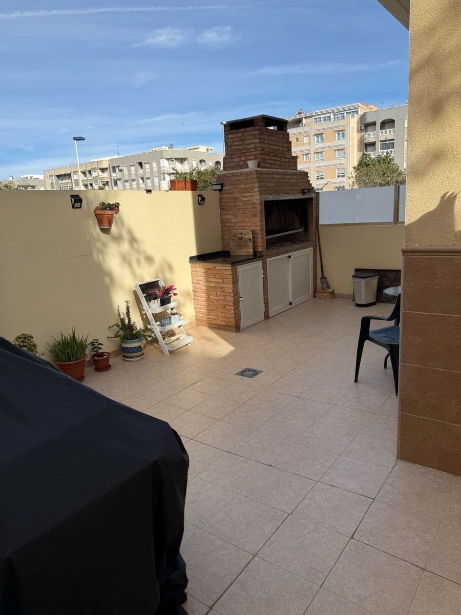 3 bedroom Villa for sale in Guardamar del Segura with garage - € 299,000 (Ref: 8894413)