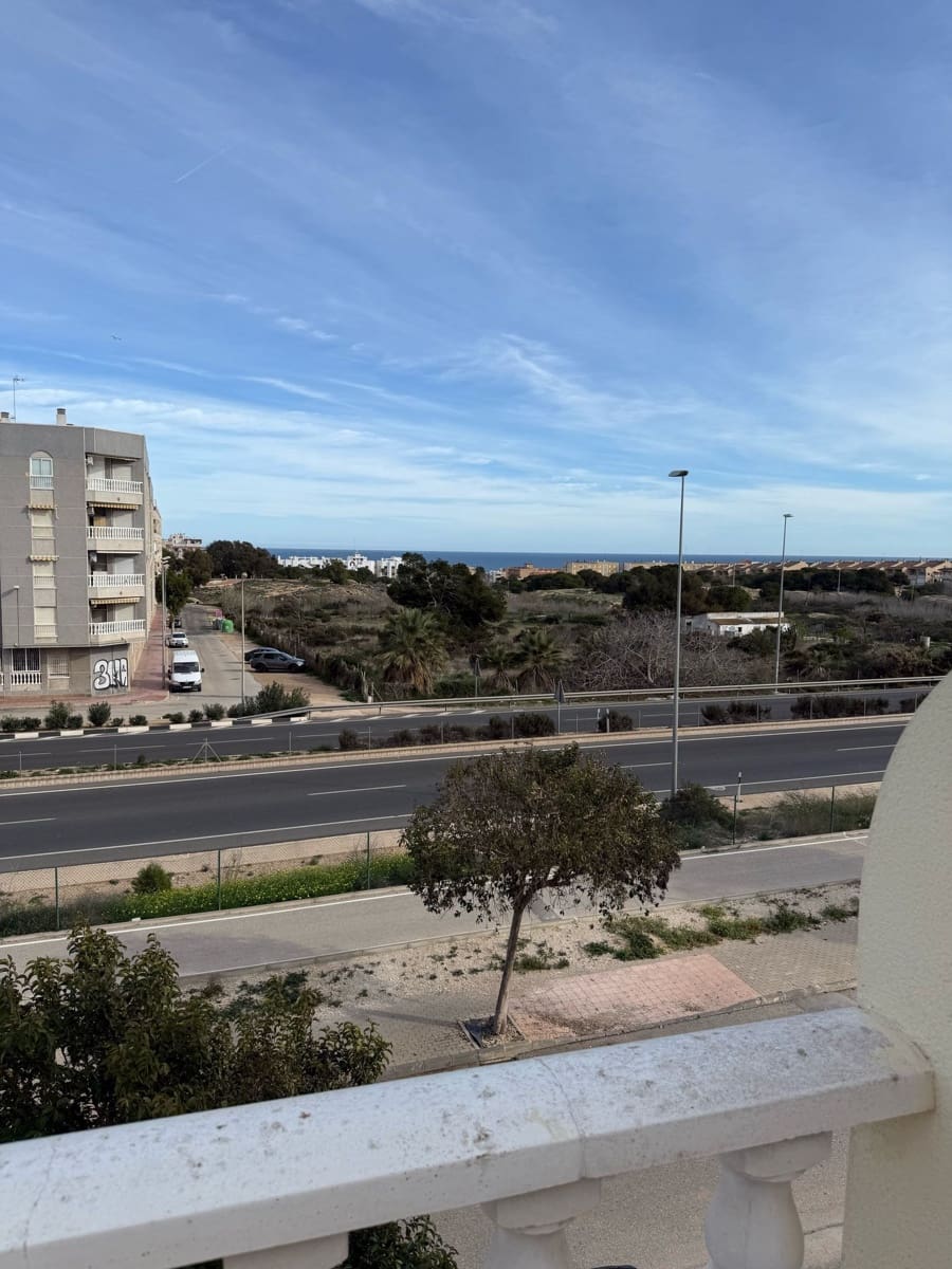 3 bedroom Villa for sale in Guardamar del Segura with garage - € 299,000 (Ref: 8894413)