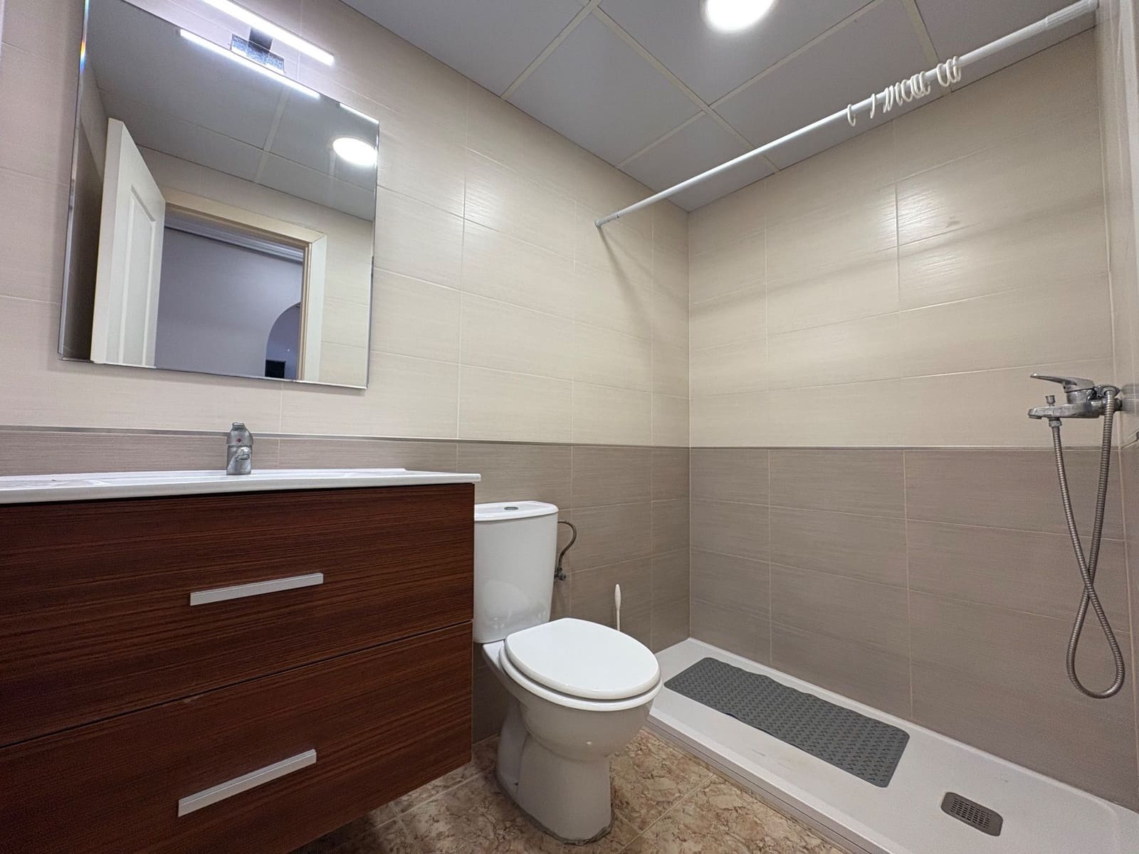 Appartement de 2 chambres à louer à Orihuela Costa - 800 € (Ref: 8896195)