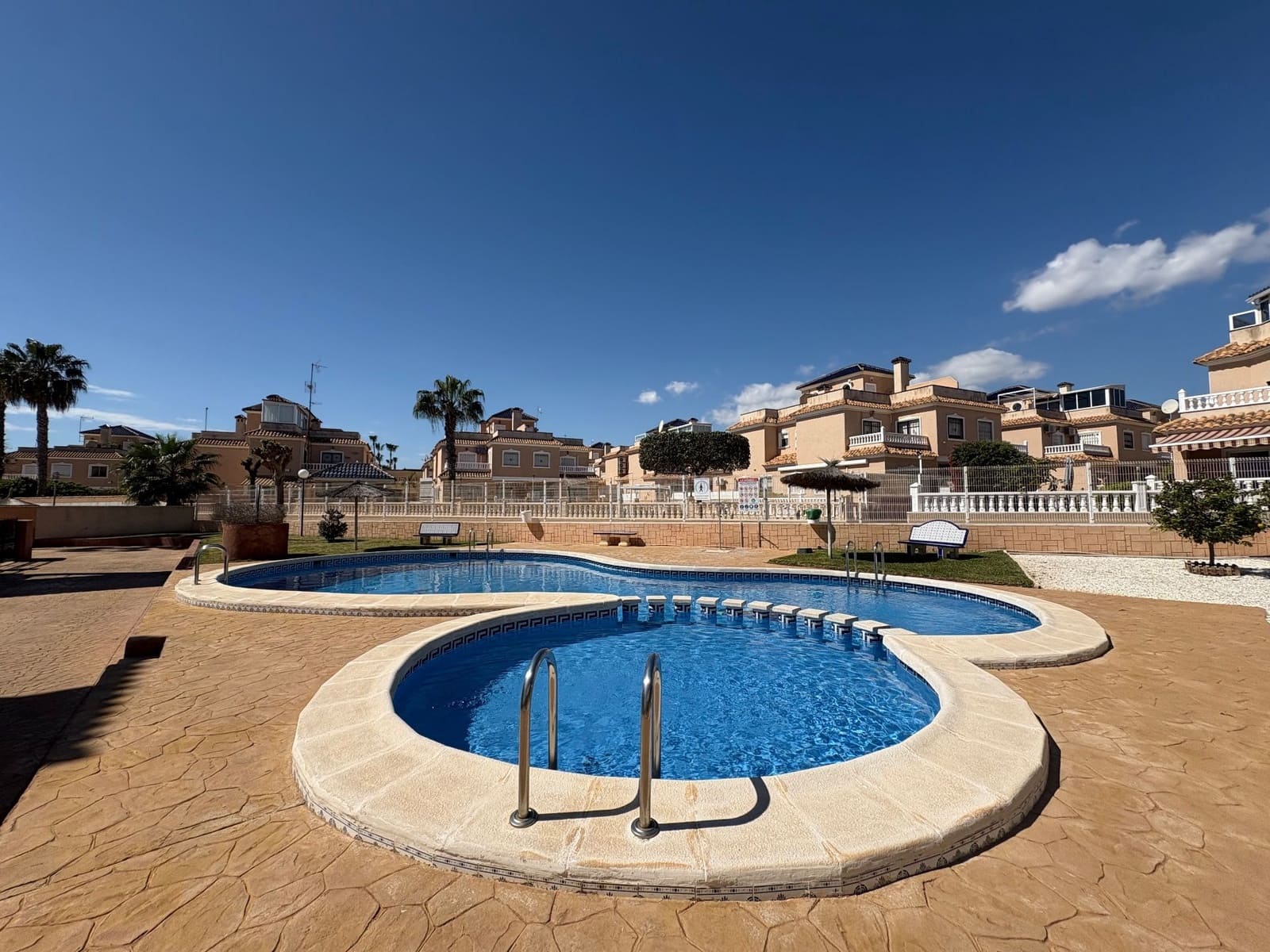 Appartement de 2 chambres à louer à Orihuela Costa - 800 € (Ref: 8896195)