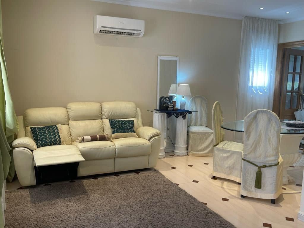 3 makuuhuone Paritalo vuokrattavana paikassa Torrevieja mukana 
autotalli - 1 400 € (Ref: 8950446)