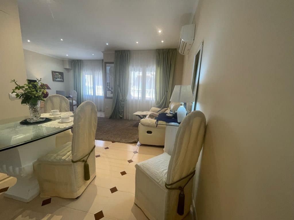 3 makuuhuone Paritalo vuokrattavana paikassa Torrevieja mukana 
autotalli - 1 400 € (Ref: 8950446)