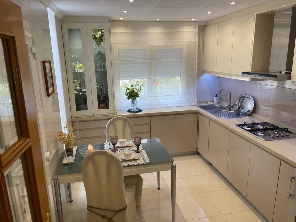 3 makuuhuone Paritalo vuokrattavana paikassa Torrevieja mukana 
autotalli - 1 400 € (Ref: 8950446)