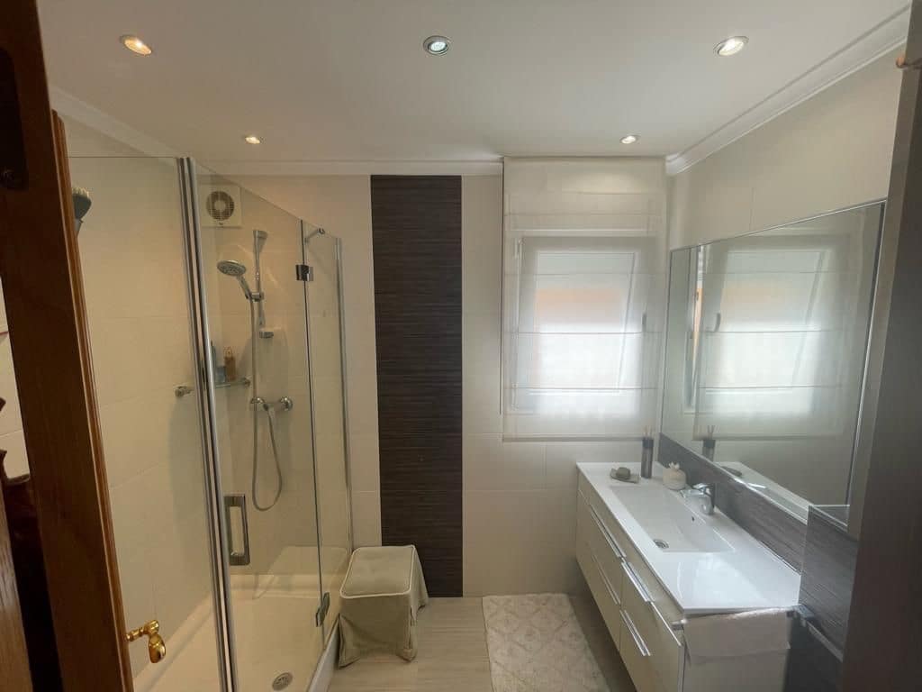 3 makuuhuone Paritalo vuokrattavana paikassa Torrevieja mukana 
autotalli - 1 400 € (Ref: 8950446)