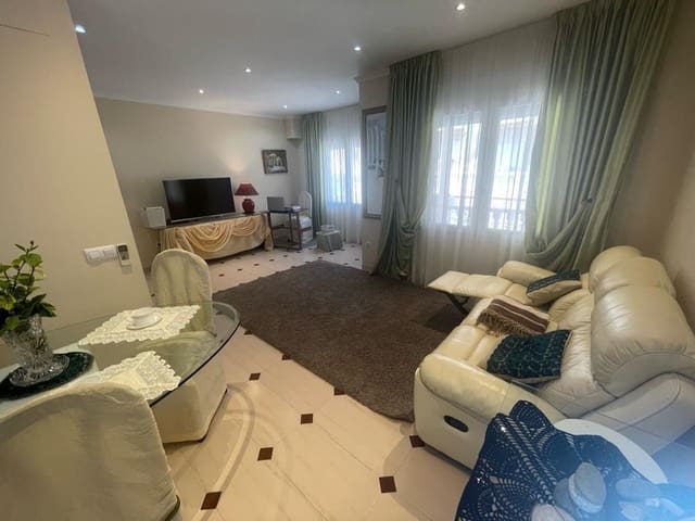 Villa/Maison Semi-Mitoyenne de 3 chambres à louer à Torrevieja avec garage - 1 400 € (Ref: 8950446)