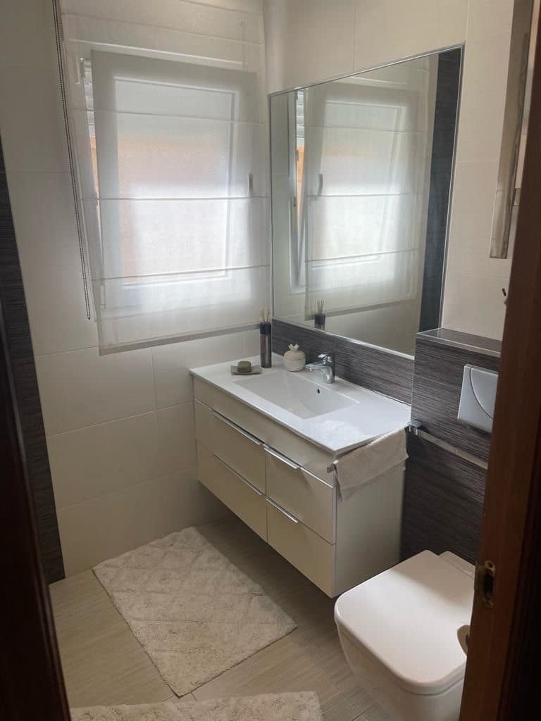 3 makuuhuone Paritalo vuokrattavana paikassa Torrevieja mukana 
autotalli - 1 400 € (Ref: 8950446)