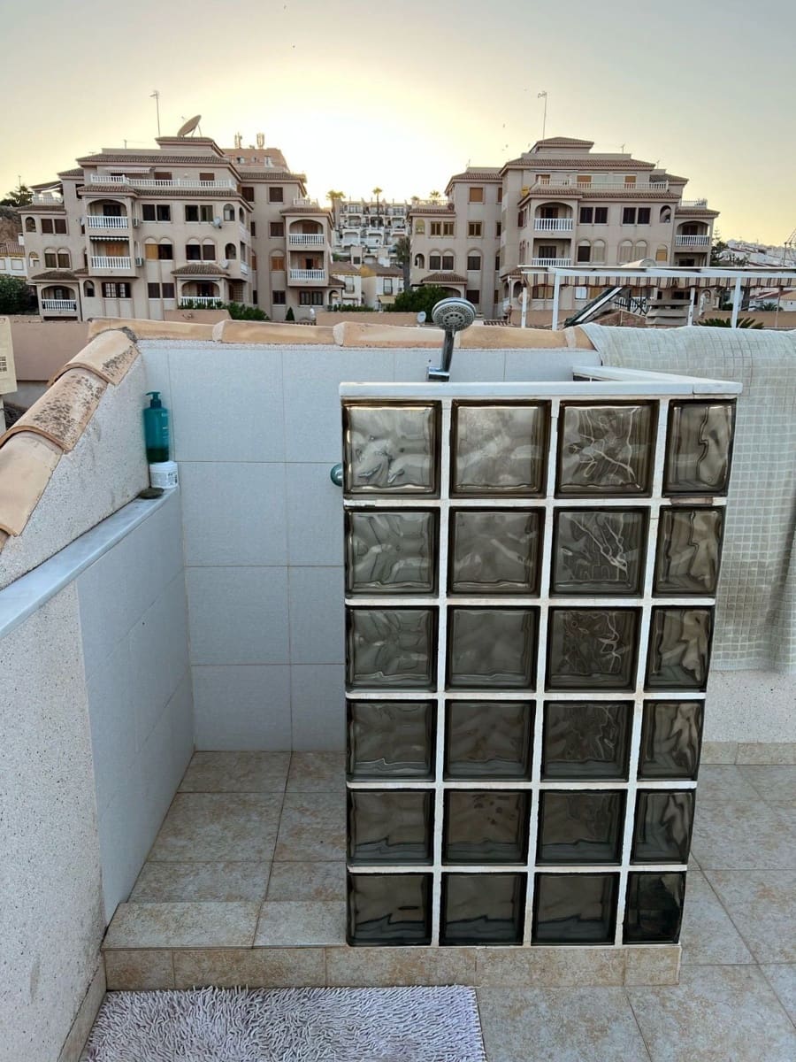 3 makuuhuone Paritalo vuokrattavana paikassa Torrevieja mukana 
autotalli - 1 400 € (Ref: 8950446)