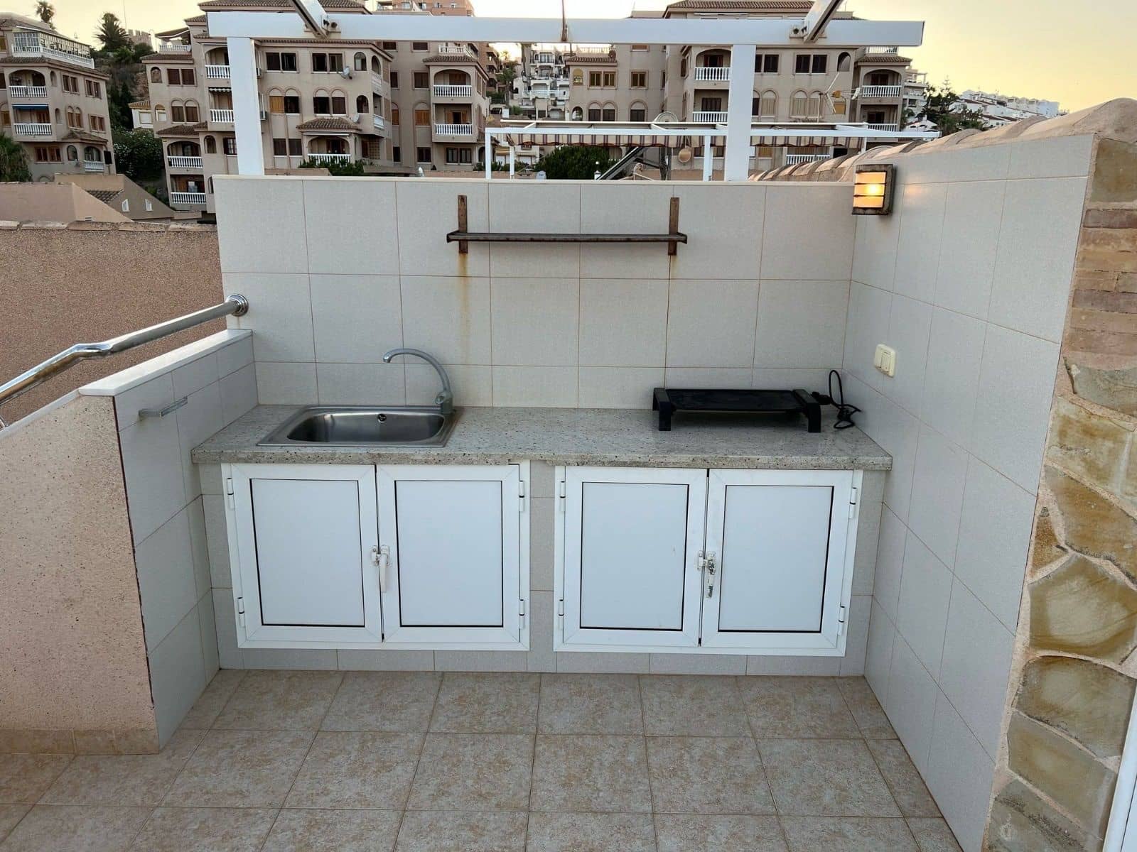 3 makuuhuone Paritalo vuokrattavana paikassa Torrevieja mukana 
autotalli - 1 400 € (Ref: 8950446)