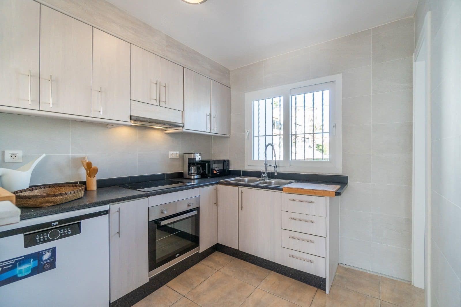 3 slaapkamer Halfvrijstaande villa te huur in Orihuela Costa met zwembad - € 1.600 (Ref: 8996500)