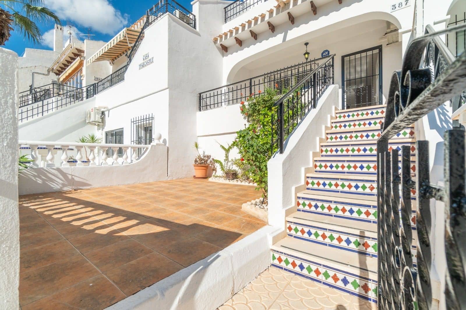 3 slaapkamer Halfvrijstaande villa te huur in Orihuela Costa met zwembad - € 1.600 (Ref: 8996500)