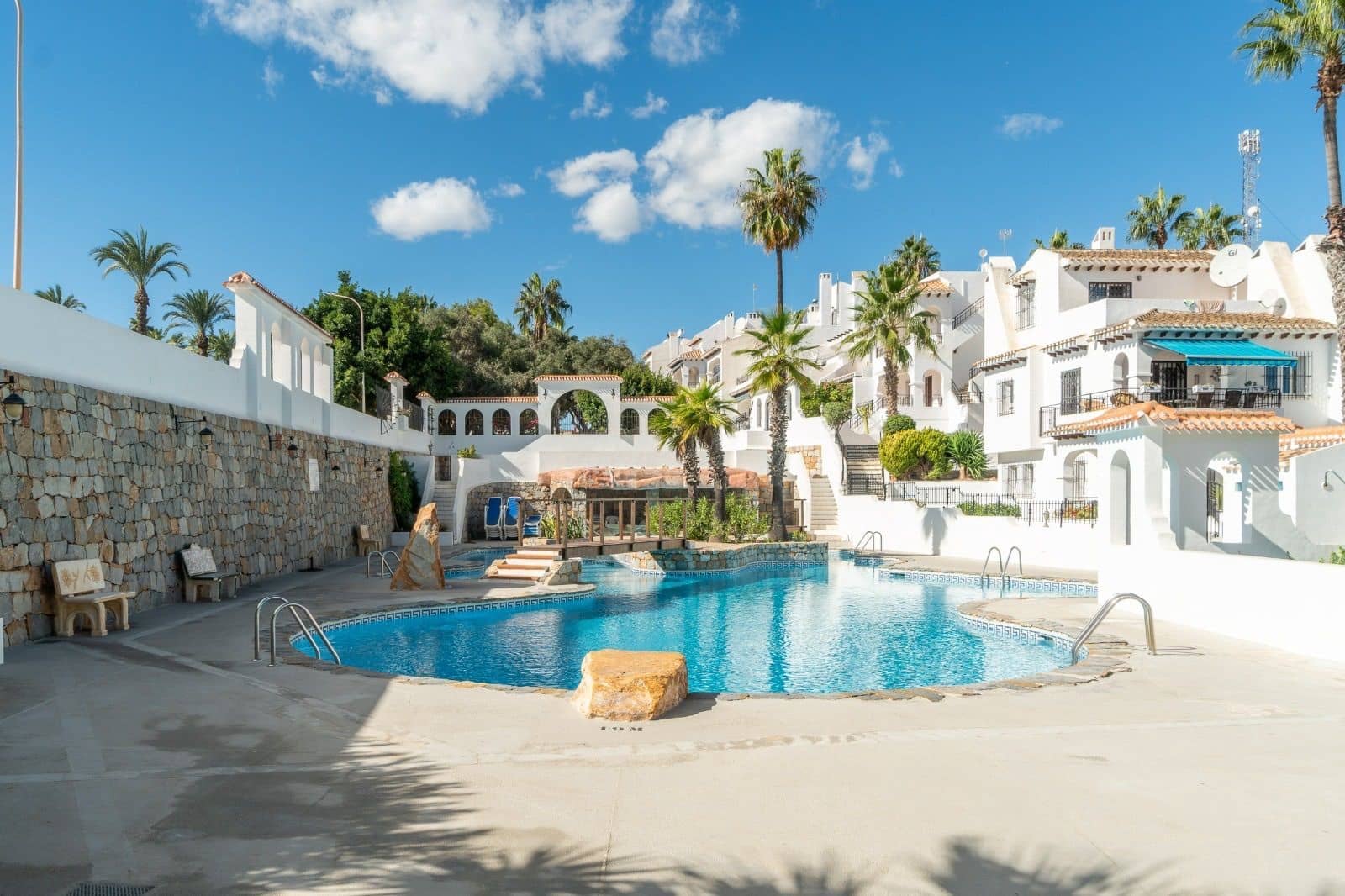 3 slaapkamer Halfvrijstaande villa te huur in Orihuela Costa met zwembad - € 1.600 (Ref: 8996500)