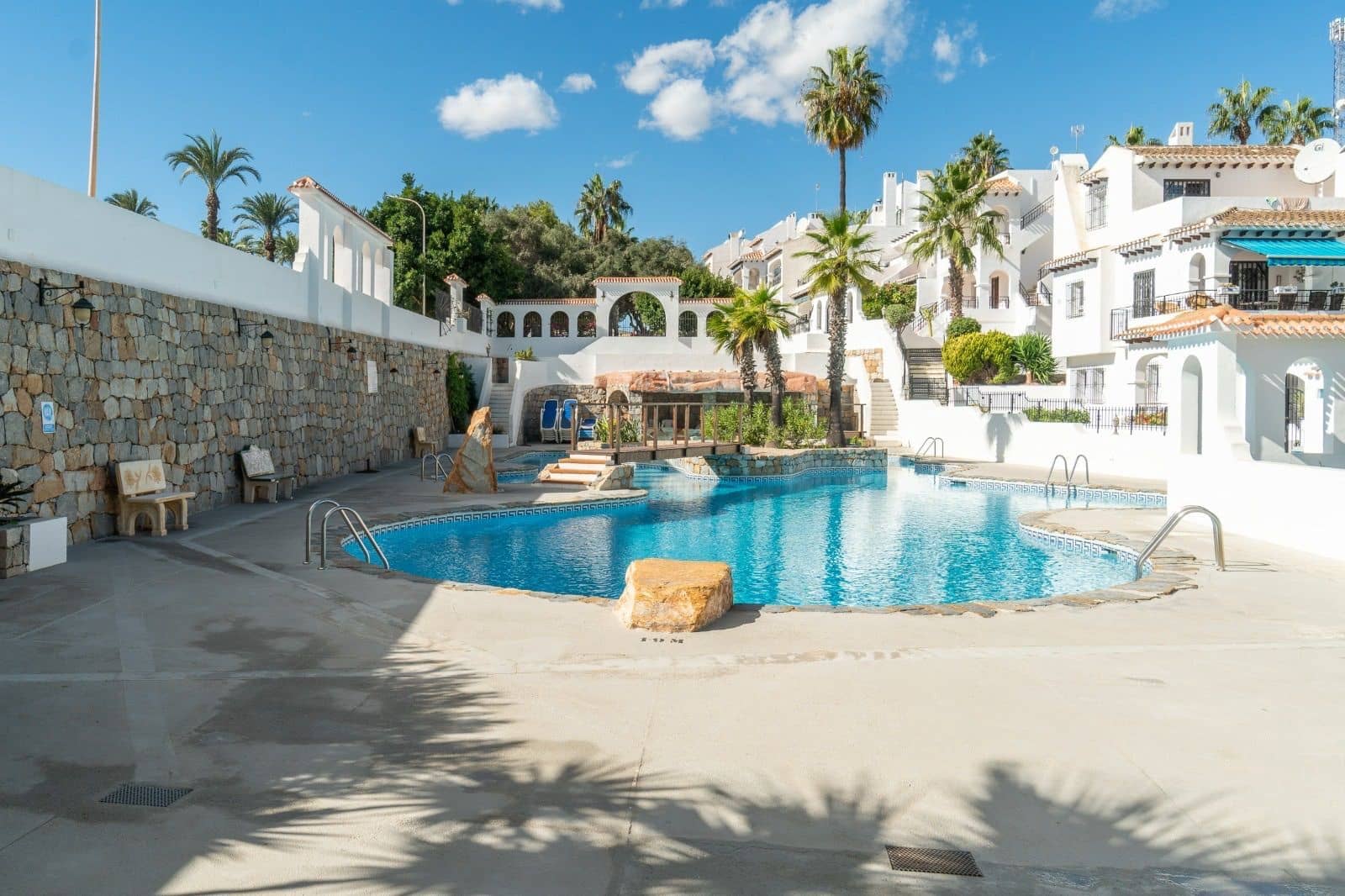 3 slaapkamer Halfvrijstaande villa te huur in Orihuela Costa met zwembad - € 1.600 (Ref: 8996500)