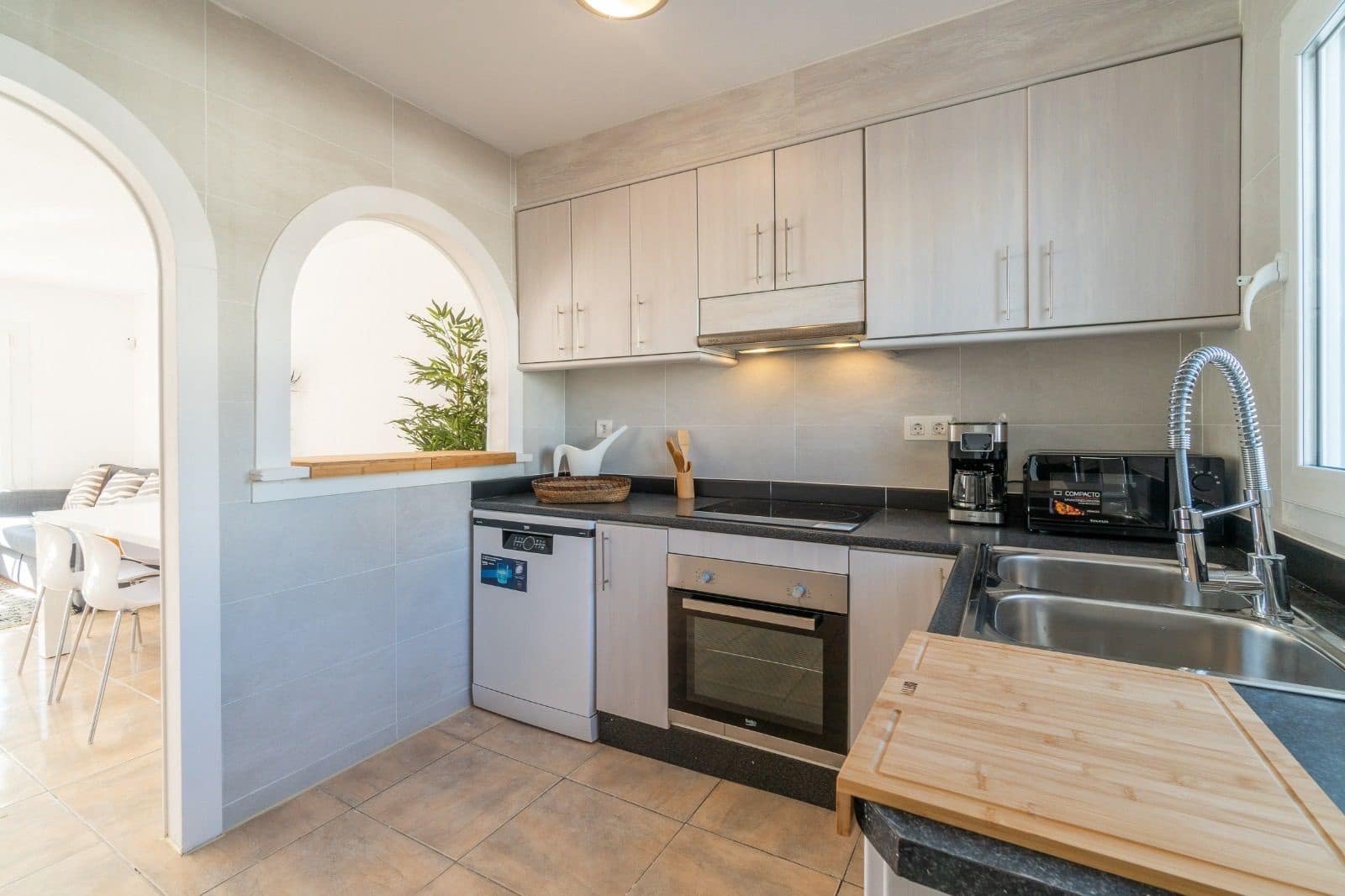 3 slaapkamer Halfvrijstaande villa te huur in Orihuela Costa met zwembad - € 1.600 (Ref: 8996500)