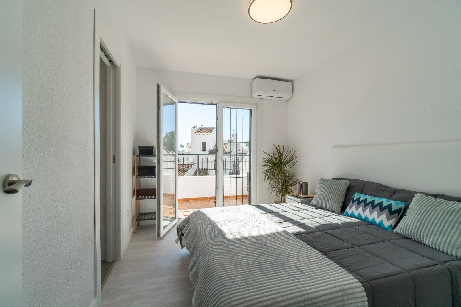 3 slaapkamer Halfvrijstaande villa te huur in Orihuela Costa met zwembad - € 1.600 (Ref: 8996500)