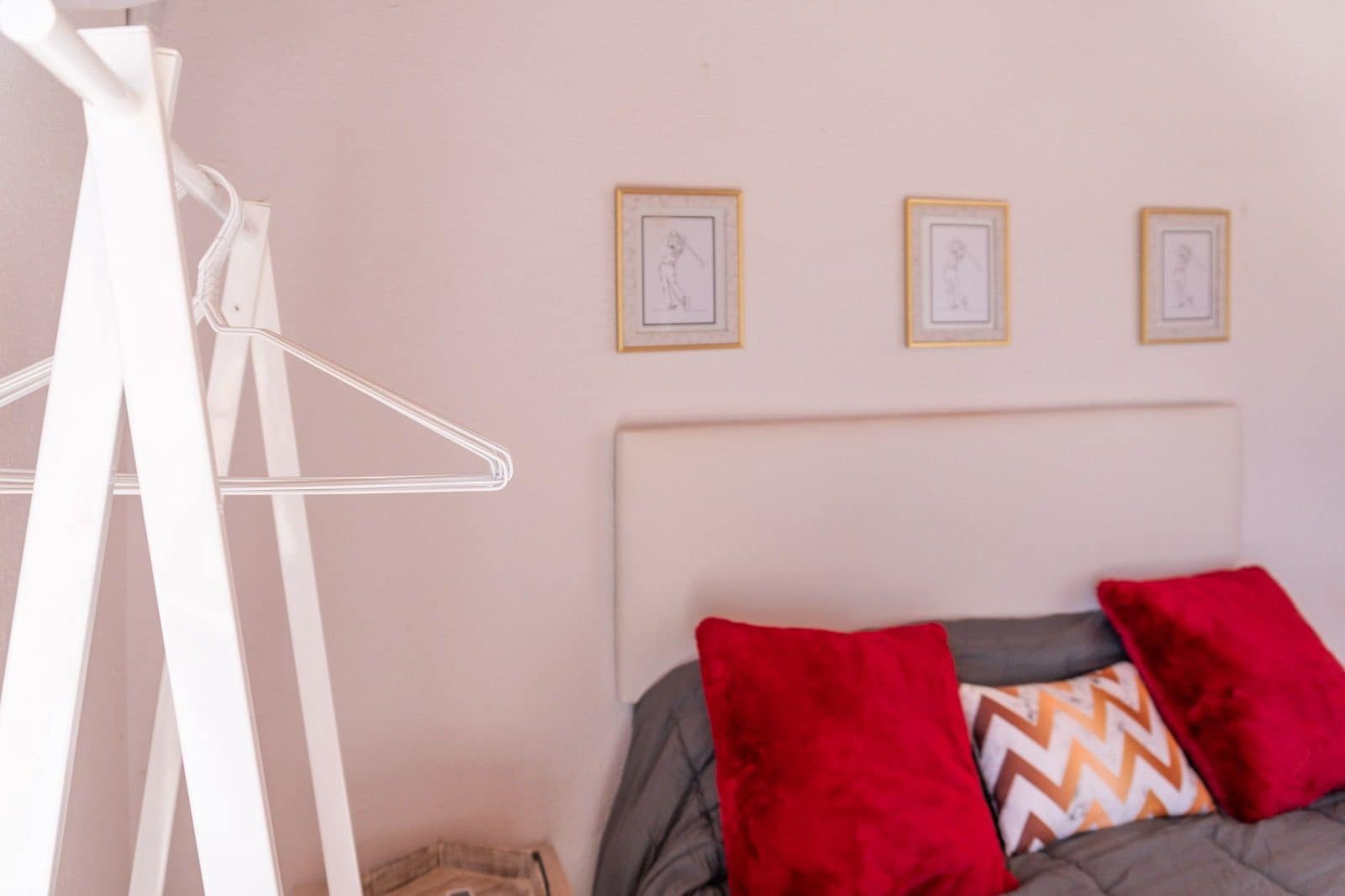 3 slaapkamer Halfvrijstaande villa te huur in Orihuela Costa met zwembad - € 1.600 (Ref: 8996500)