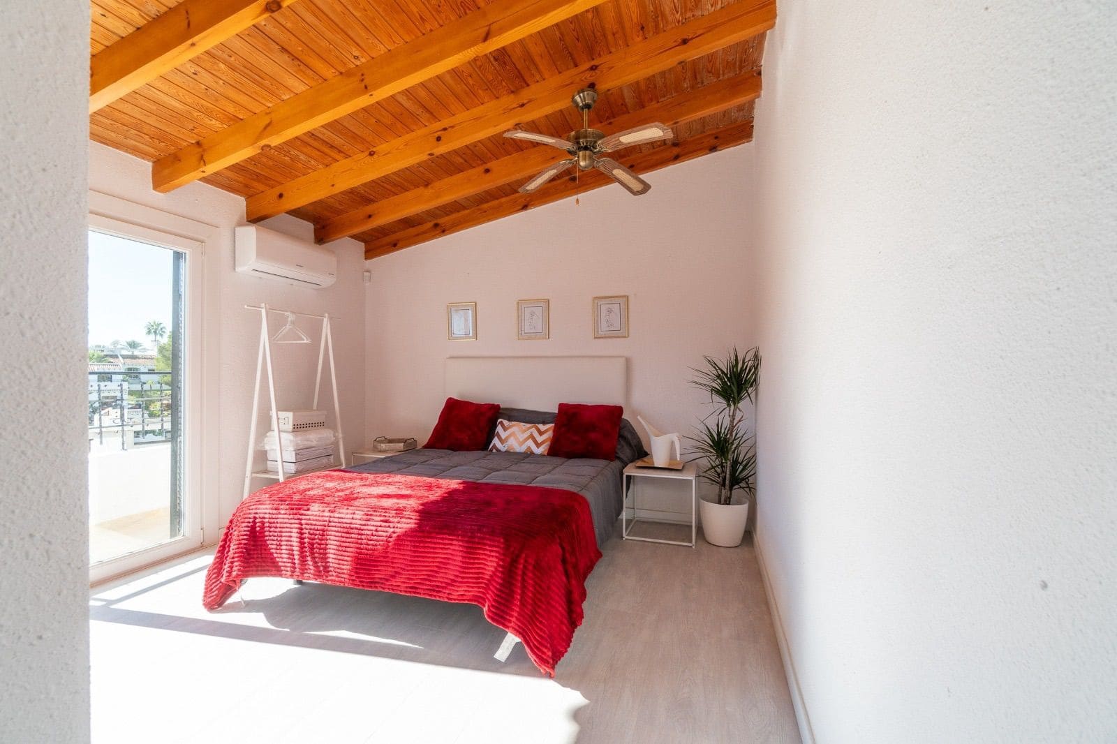 3 slaapkamer Halfvrijstaande villa te huur in Orihuela Costa met zwembad - € 1.600 (Ref: 8996500)