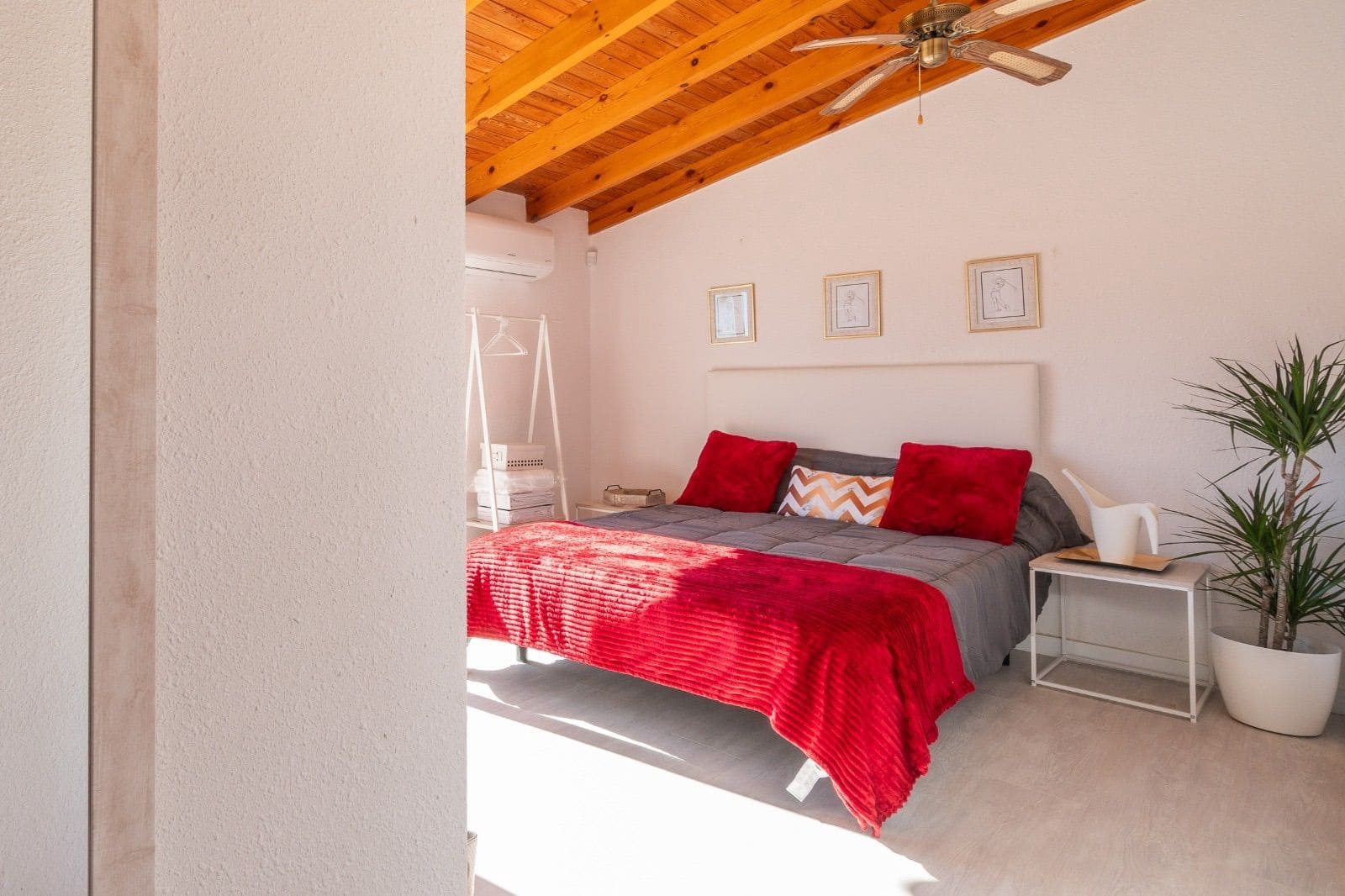 3 slaapkamer Halfvrijstaande villa te huur in Orihuela Costa met zwembad - € 1.600 (Ref: 8996500)