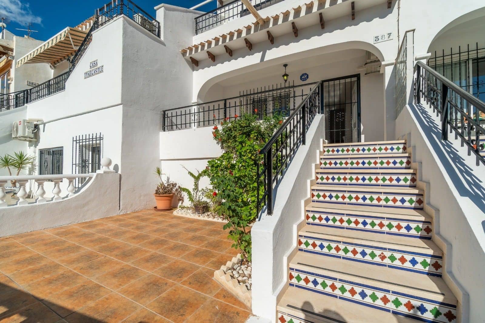 3 slaapkamer Halfvrijstaande villa te huur in Orihuela Costa met zwembad - € 1.600 (Ref: 8996500)