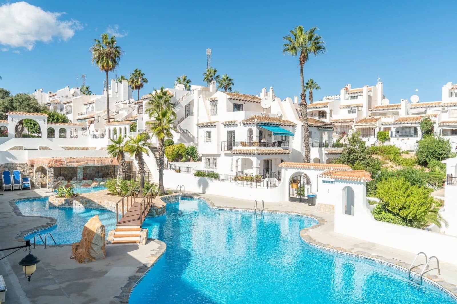 3 slaapkamer Halfvrijstaande villa te huur in Orihuela Costa met zwembad - € 1.600 (Ref: 8996500)