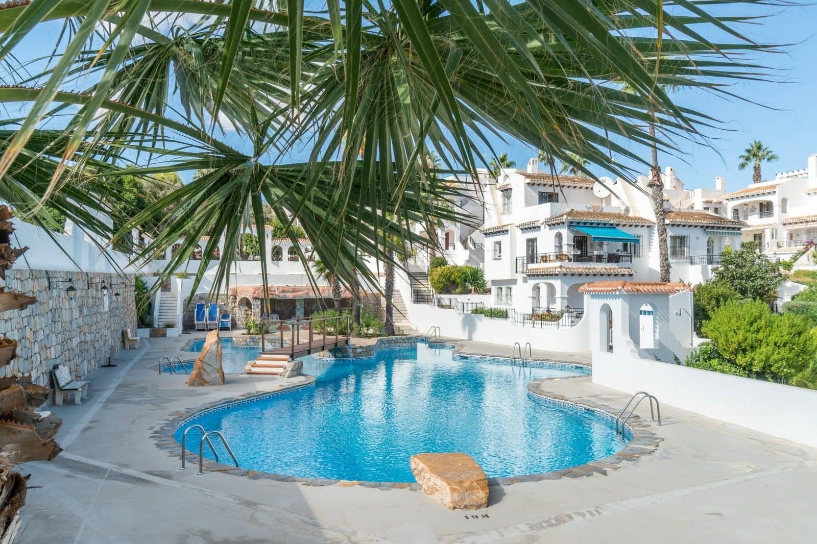 3 slaapkamer Halfvrijstaande villa te huur in Orihuela Costa met zwembad - € 1.600 (Ref: 8996500)