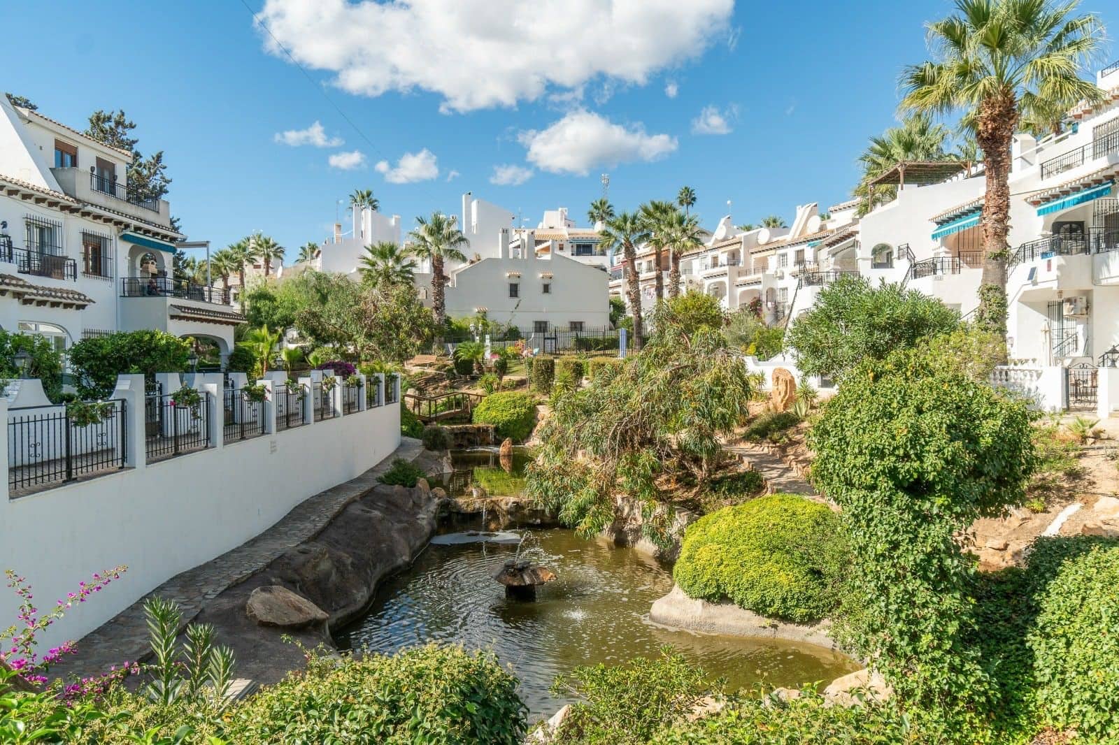 3 slaapkamer Halfvrijstaande villa te huur in Orihuela Costa met zwembad - € 1.600 (Ref: 8996500)