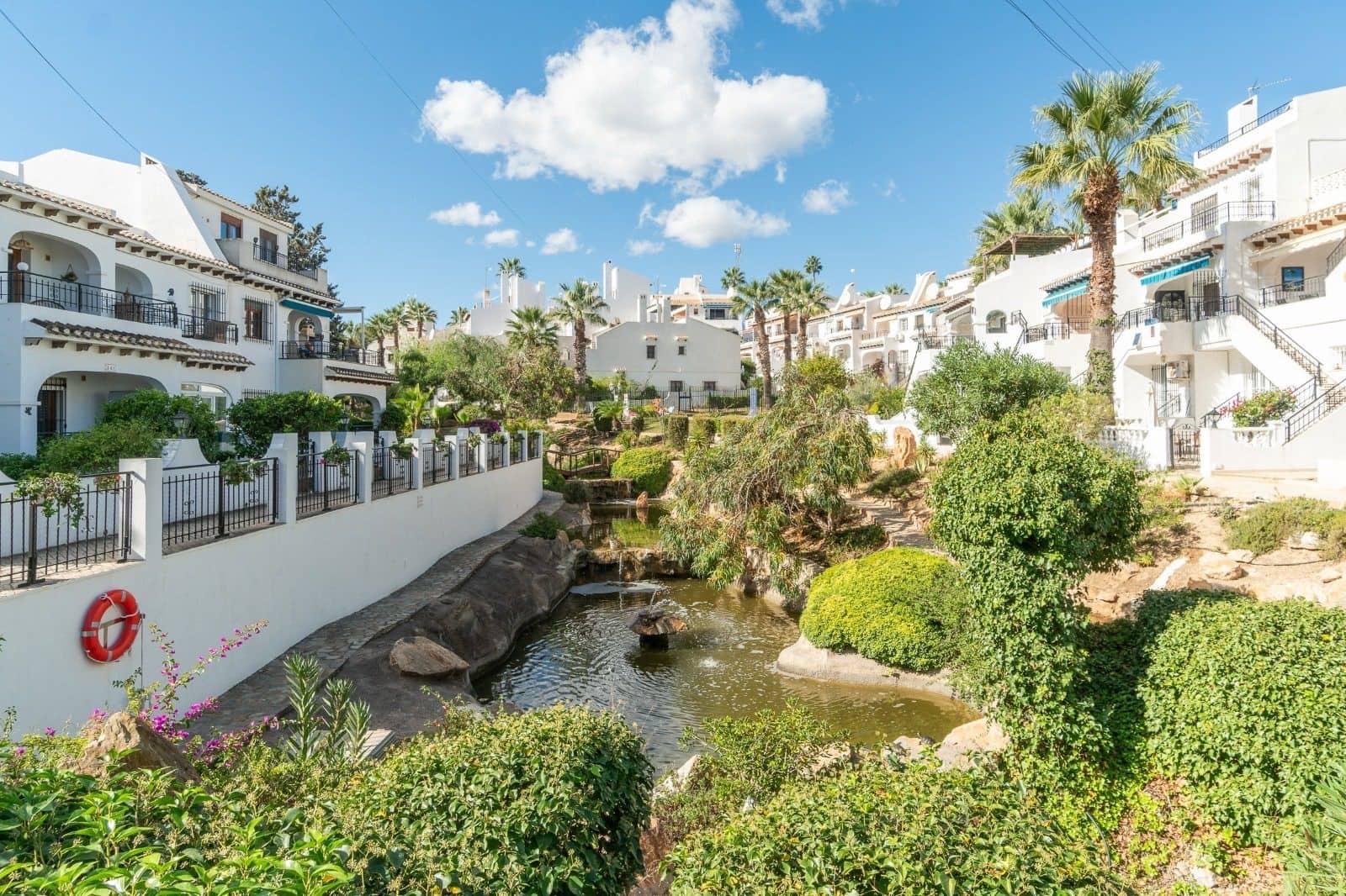3 slaapkamer Halfvrijstaande villa te huur in Orihuela Costa met zwembad - € 1.600 (Ref: 8996500)
