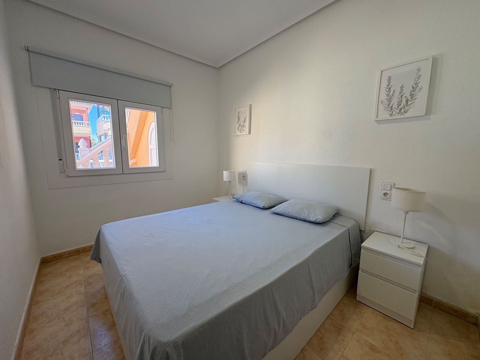 2 bedroom Semi-detached Villa for rent in Torrevieja with pool garage - € 950 (Ref: 9008447)