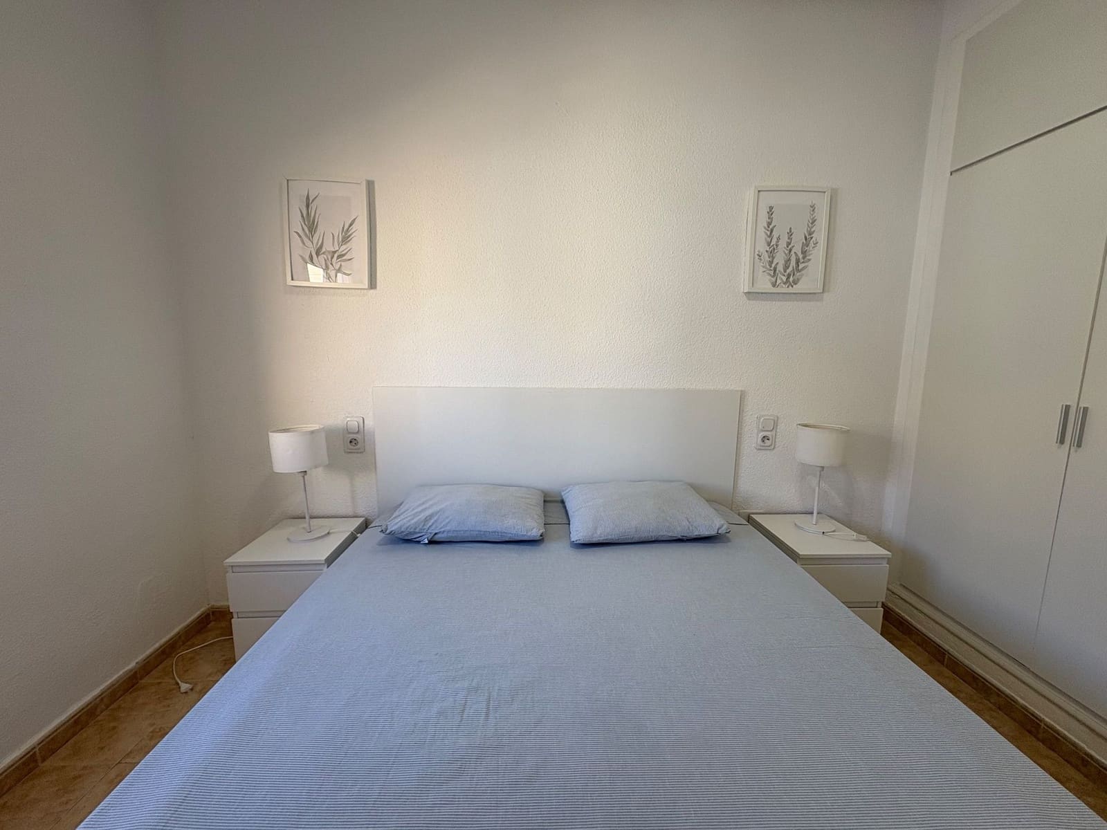 2 bedroom Semi-detached Villa for rent in Torrevieja with pool garage - € 950 (Ref: 9008447)