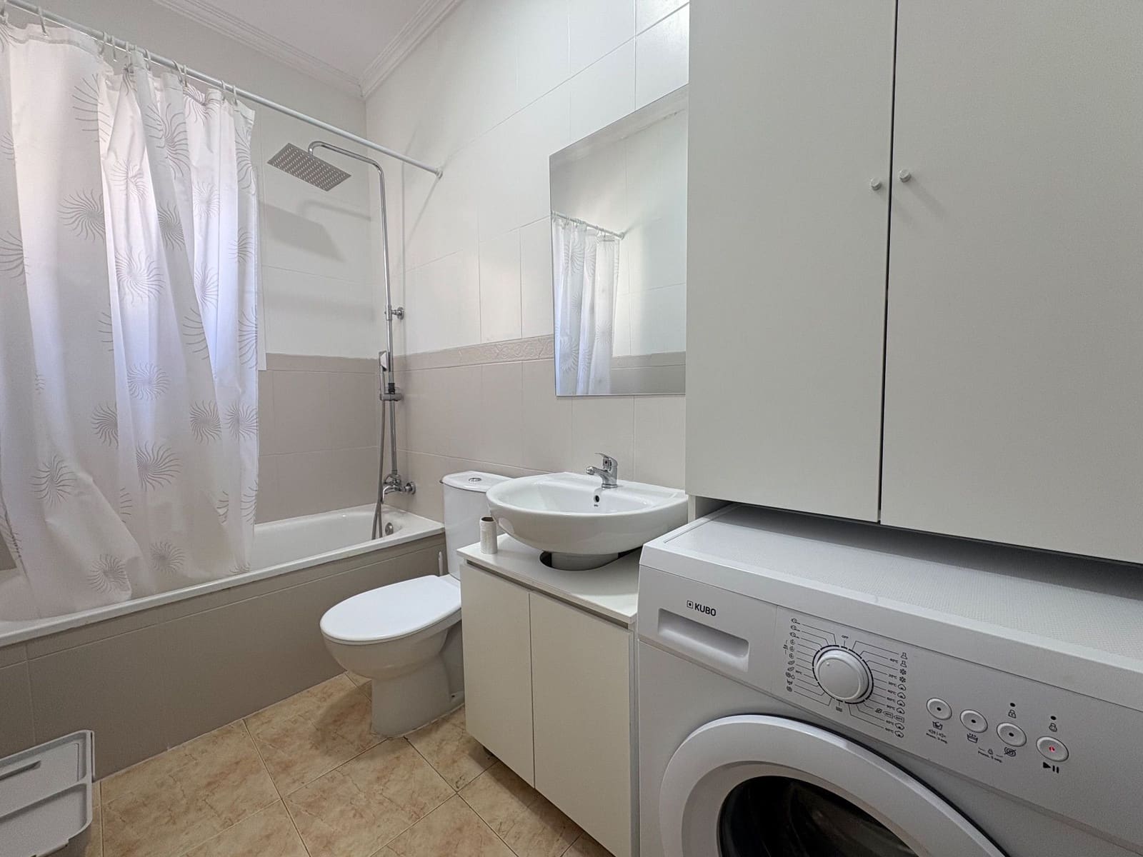 2 bedroom Semi-detached Villa for rent in Torrevieja with pool garage - € 950 (Ref: 9008447)