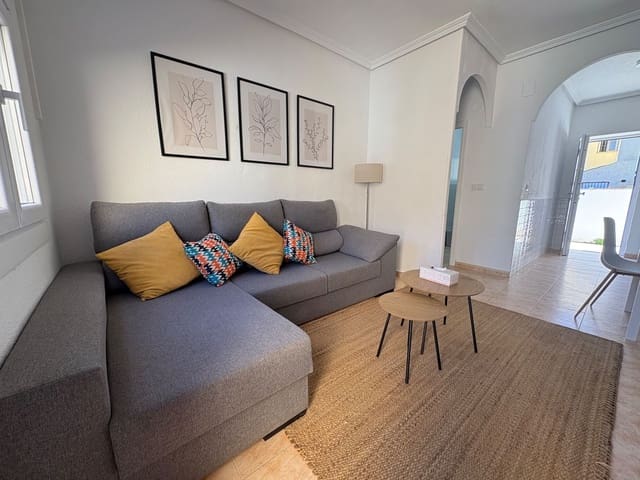 2 soveværelse Semi-Rækkehus til leje i Torrevieja med swimmingpool garage - € 950 (Ref: 9008447)