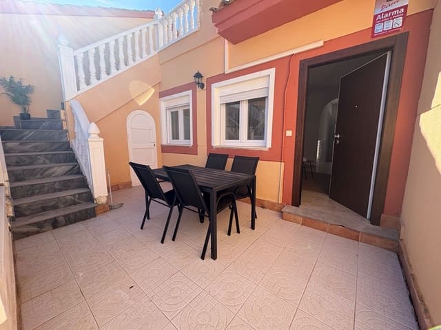 2 soveværelse Semi-Rækkehus til leje i Torrevieja med swimmingpool garage - € 950 (Ref: 9008447)