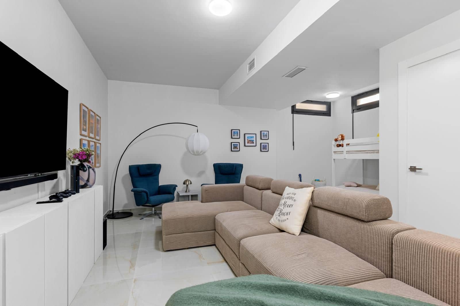 4 bedroom Villa for rent in Orihuela Costa with pool - € 3,000 (Ref: 9013756)
