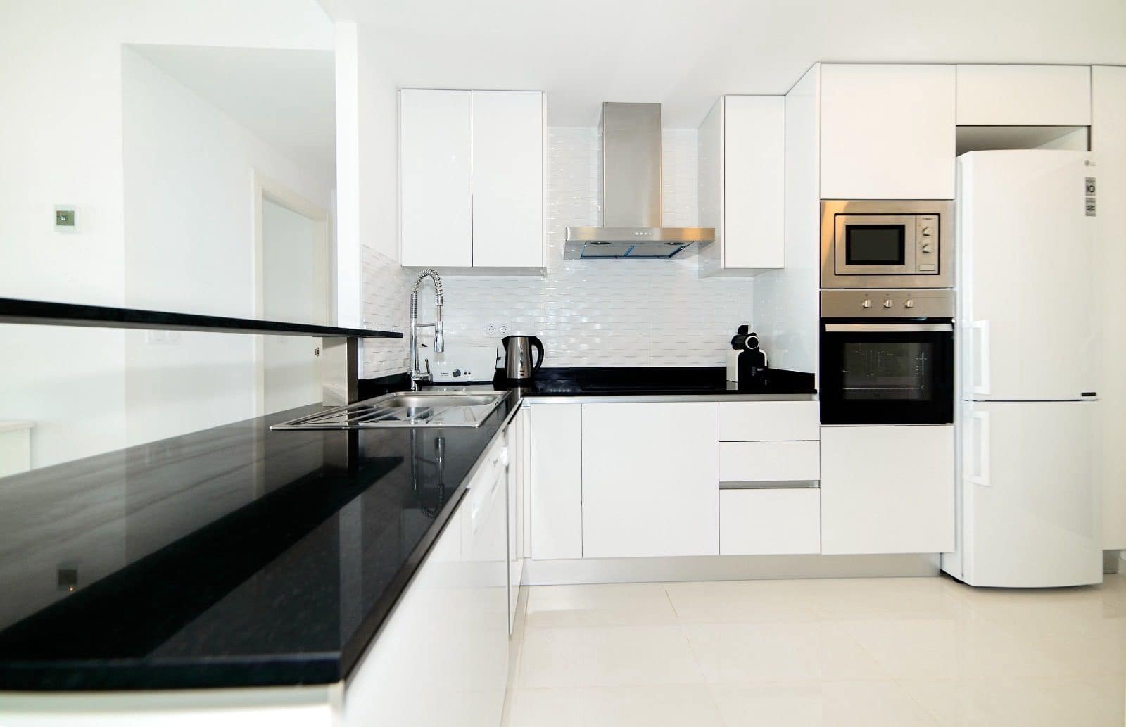 2 quarto Apartamento para arrendar em Punta Prima com piscina garagem - 1 800 € (Ref: 9100469)