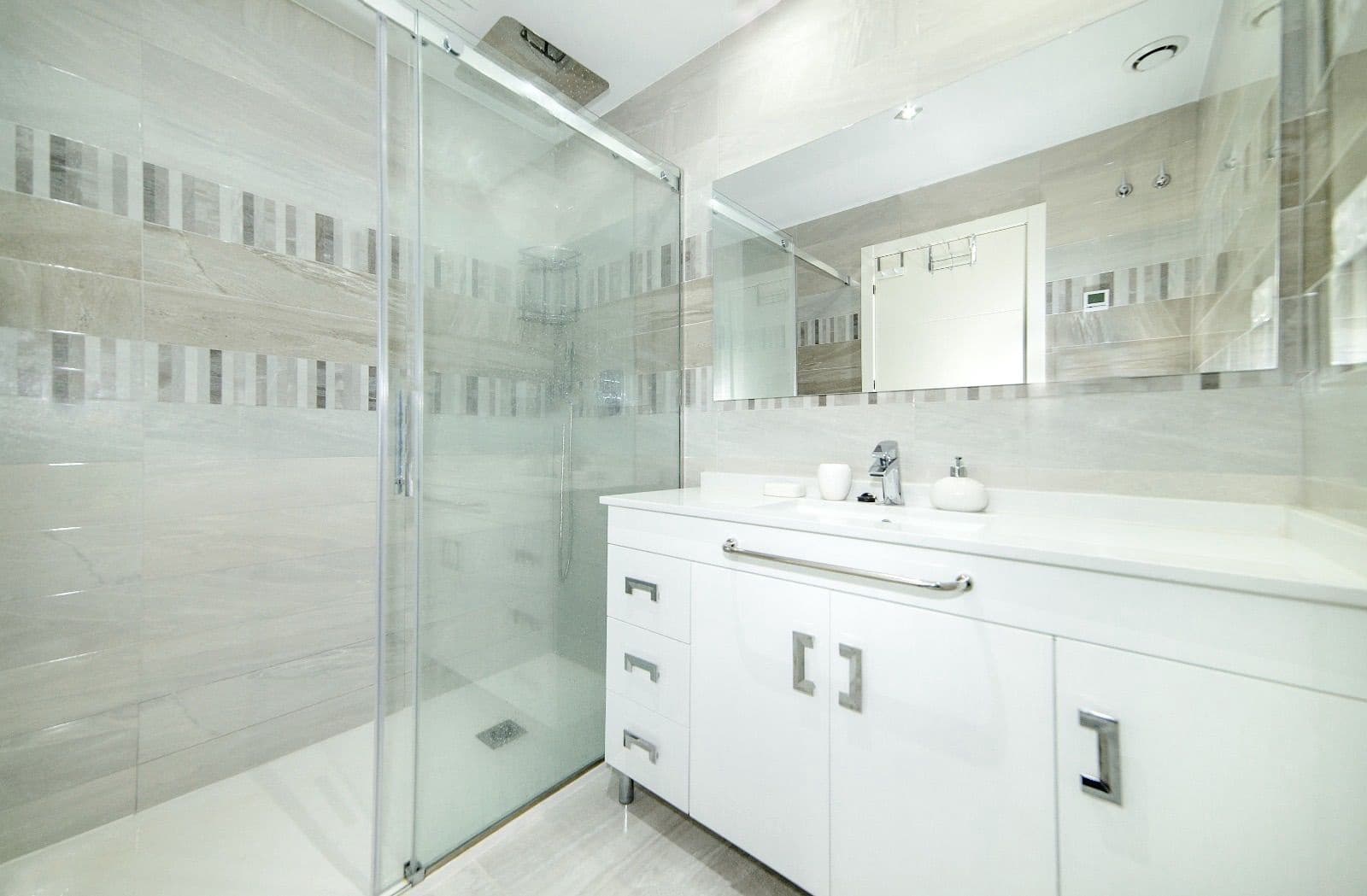 2 quarto Apartamento para arrendar em Punta Prima com piscina garagem - 1 800 € (Ref: 9100469)