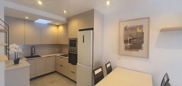 2 soveværelse Bungalow til leje i Torrevieja - € 850 (Ref: 9113798)