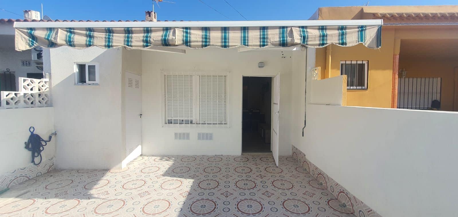 2 soveværelse Bungalow til leje i Torrevieja - € 850 (Ref: 9113798)