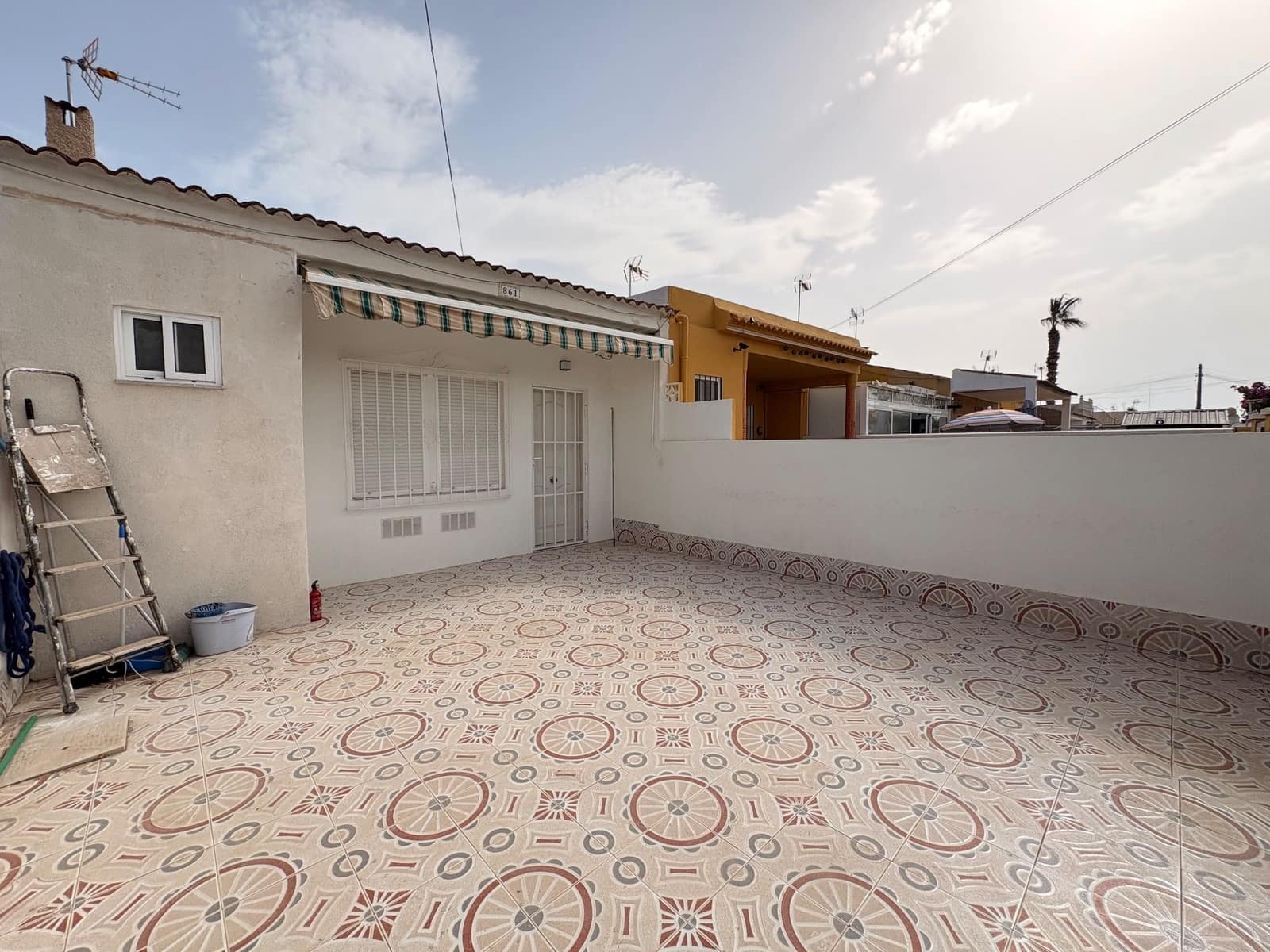 Bungalow de 2 chambres à louer à Torrevieja - 850 € (Ref: 9113798)
